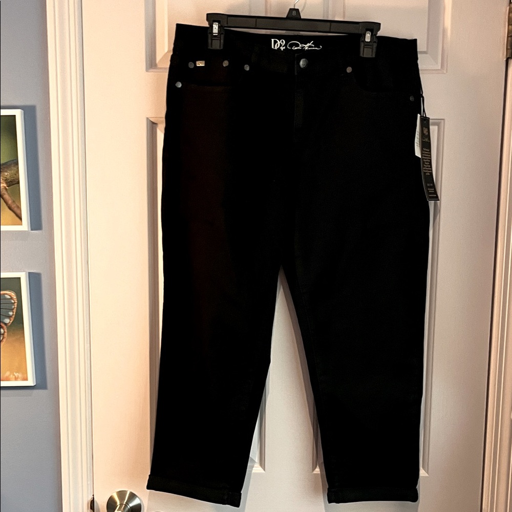 NWT DG2 Black Cropped Denim Jean